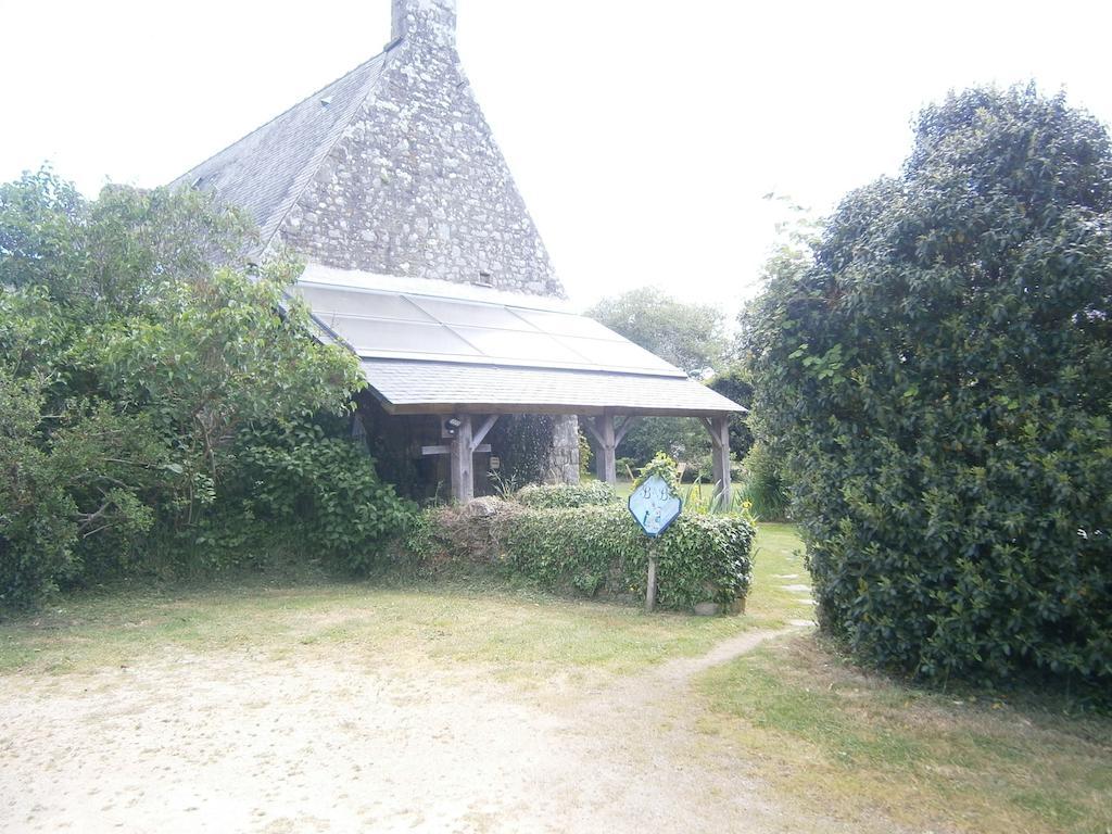 Les Chaumieres De Kerimel Bed & Breakfast Ploemel Exterior photo